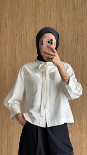 oval kesim bağcıklı gömlek kırık beyaz 5